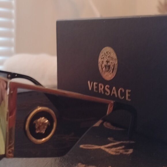 Women's Versace sunglasses - Picture 4 of 12